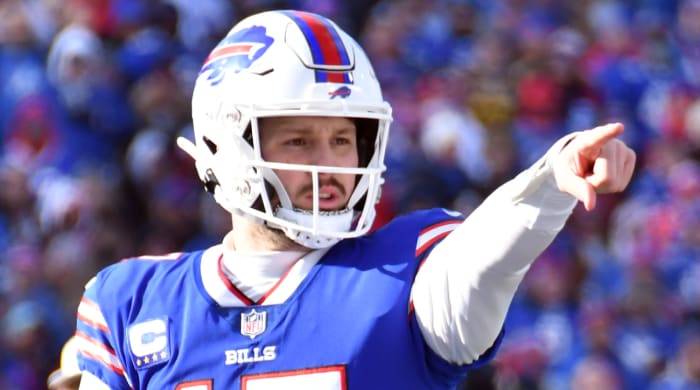 Le quart-arrière des Bills Josh Allen donne une commande pour un jeu.