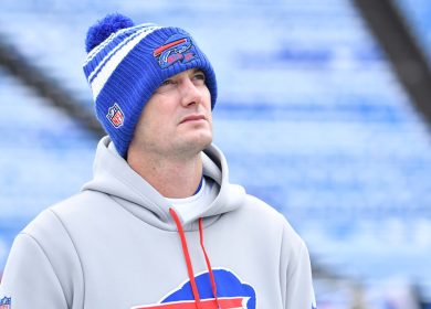 Bills OC Ken Dorsey interviewant pour le travail des Panthers, par rapport