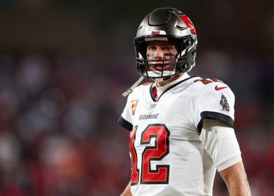 Comment la décision de retraite de Tom Brady aura un impact sur le plafond salarial de Bucs