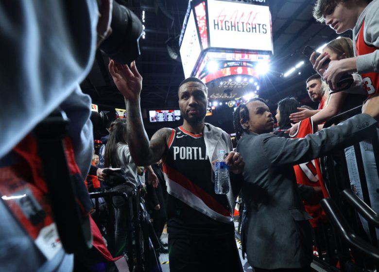 Damian Lillard des Trail Blazers réagit au match à 60 points le plus efficace de l'histoire de la NBA