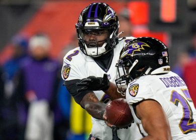 J.K. Dobbins, des Ravens, s'énerve après un faux pas sur la ligne de but : " Pourquoi je ne suis pas là ? ".