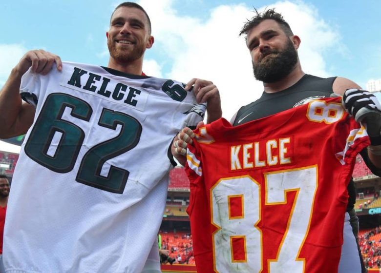 Jason et Travis Kelce sont les premiers frères à s'affronter au Super Bowl