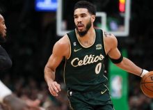 Jayson Tatum des Celtics réagit à Pivotal No-Call contre LeBron James dans Win Over Lakers