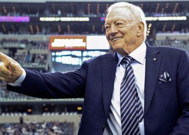 Jerry Jones change de ton sur la situation du kicker des Cowboys lors de l'interview de mardi