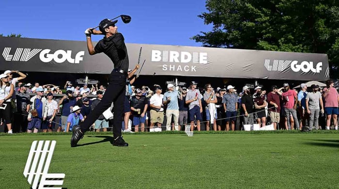 Joaquin Niemann prend le départ lors d'un événement de golf LIV 2022.