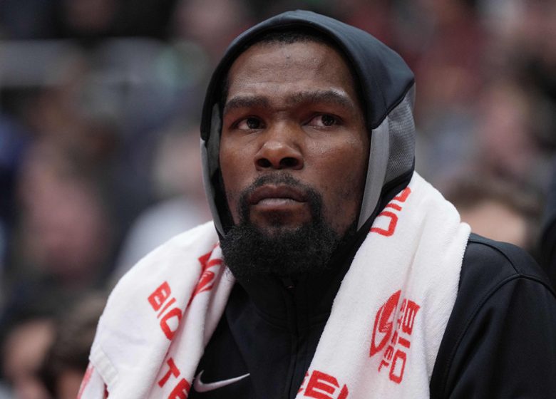La star des Nets, Kevin Durant, a été diagnostiqué avec une entorse du ligament latéral interne, selon un rapport