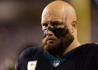 Lane Johnson annonce son statut pour les playoffs après une blessure en fin de saison.