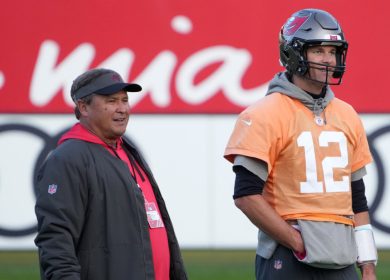 L'entraîneur QB des Buccaneers à la retraite Clyde Christensen détaille son inquiétude pour Tom Brady