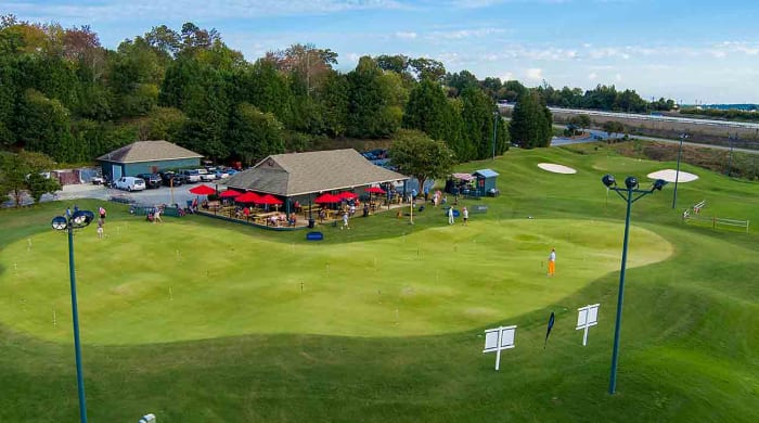 Le parcours de putting est représenté à 3's à Greenville, SC