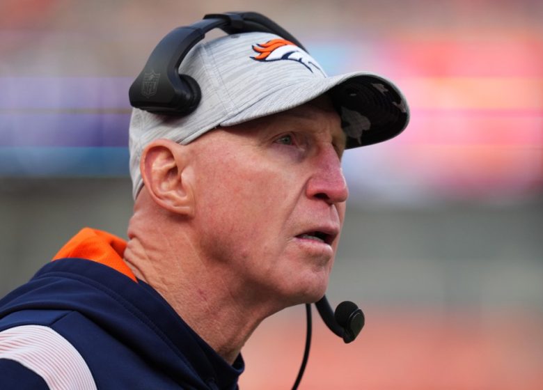 Les Broncos font un changement de personnel accrocheur lors de la recherche d'un entraîneur-chef, par rapport