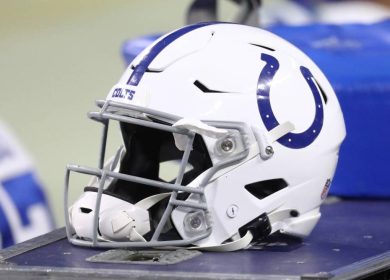 Les Colts ont demandé des entretiens avec quatre assistants de la NFL, selon un rapport.