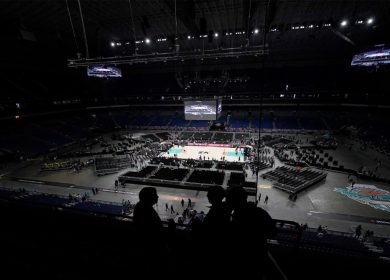 Les Spurs battent le record d'affluence de la NBA pour un match contre les Warriors à l'Alamodome.