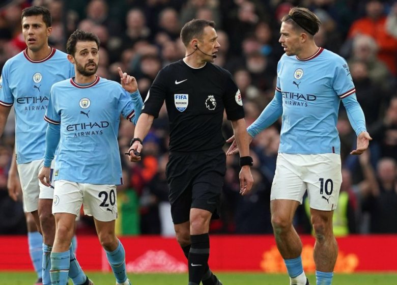 Les joueurs de Manchester City confrontent les officiels au sujet de l'appel lors de la défaite contre Man United, selon un rapport