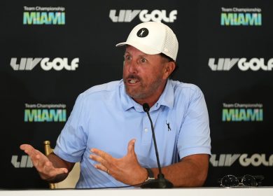 Phil Mickelson se penche sur la règle des courts métrages du PGA Tour après que le leader ait montré « 4 pouces de cheville »