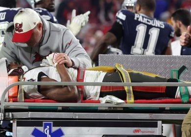 Russell Gage des Bucs hospitalisé après avoir été transporté hors du terrain contre les Cowboys