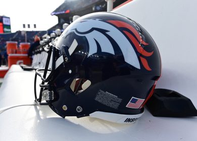 Trois candidats principaux émergent pour le poste d'entraîneur principal des Broncos, selon un rapport