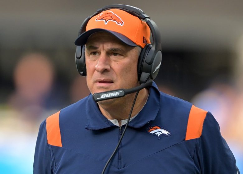 Vic Fangio: les dauphins s'apprêtent à embaucher l'ancien entraîneur des Broncos en tant que coordinateur défensif, selon le rapport