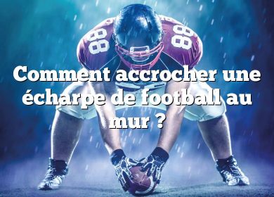 Comment accrocher une écharpe de football au mur ?