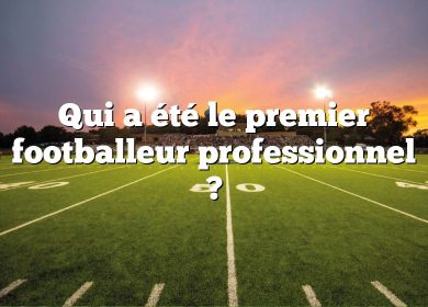 Qui a été le premier footballeur professionnel ?