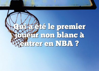 Qui a été le premier joueur non blanc à entrer en NBA ?