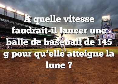 À quelle vitesse faudrait-il lancer une balle de baseball de 145 g pour qu’elle atteigne la lune ?